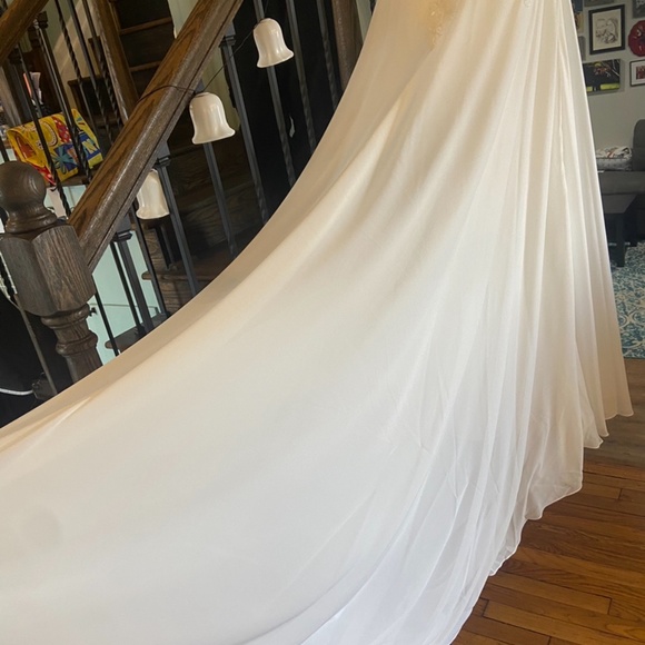 ENCHANTING BY MON CHERI PLUS SIZE WEDDING GOWN SIZE 22 NWT - Picture 6 of 10